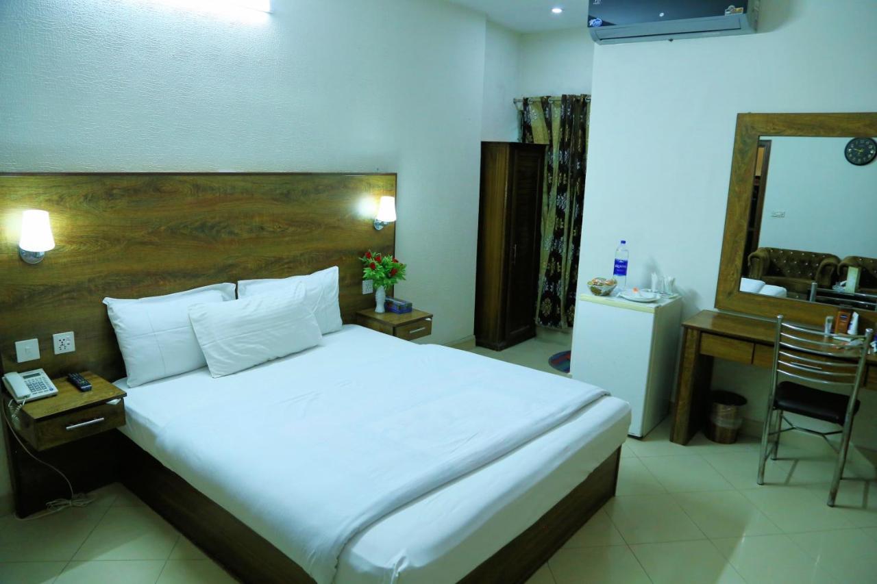 Fiesta Inn Hotel & Resorts Multan Esterno foto
