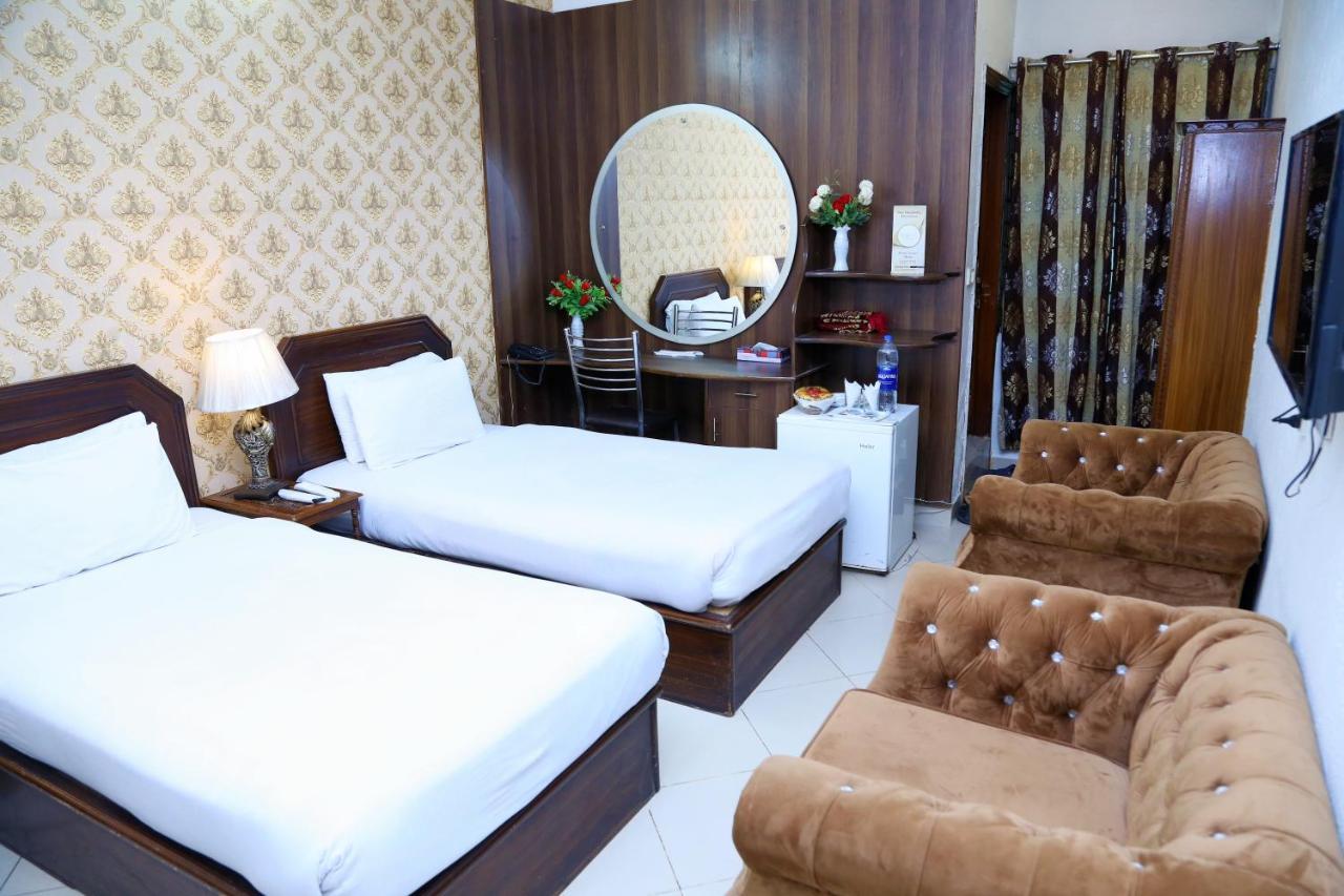 Fiesta Inn Hotel & Resorts Multan Esterno foto