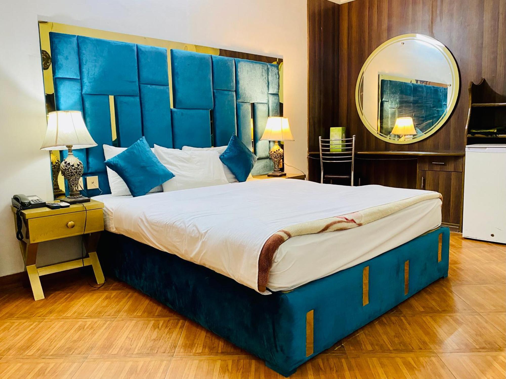 Fiesta Inn Hotel & Resorts Multan Esterno foto