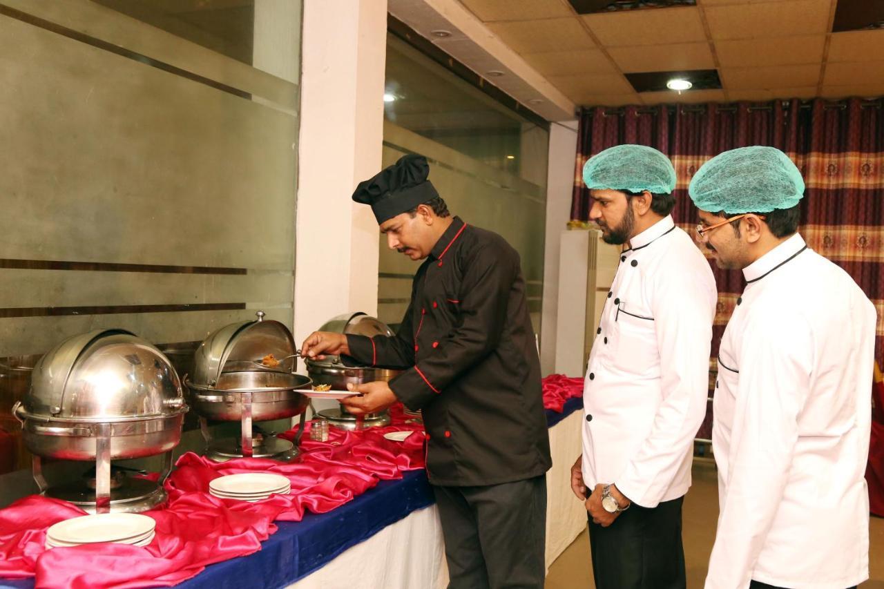 Fiesta Inn Hotel & Resorts Multan Esterno foto